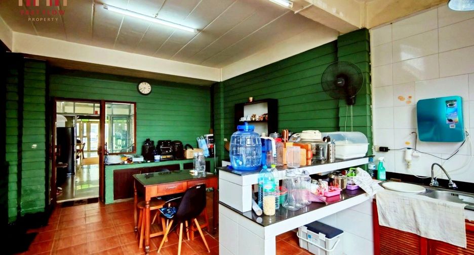 For sale 3 bedrooms retail Space in Lat Krabang, Bangkok
