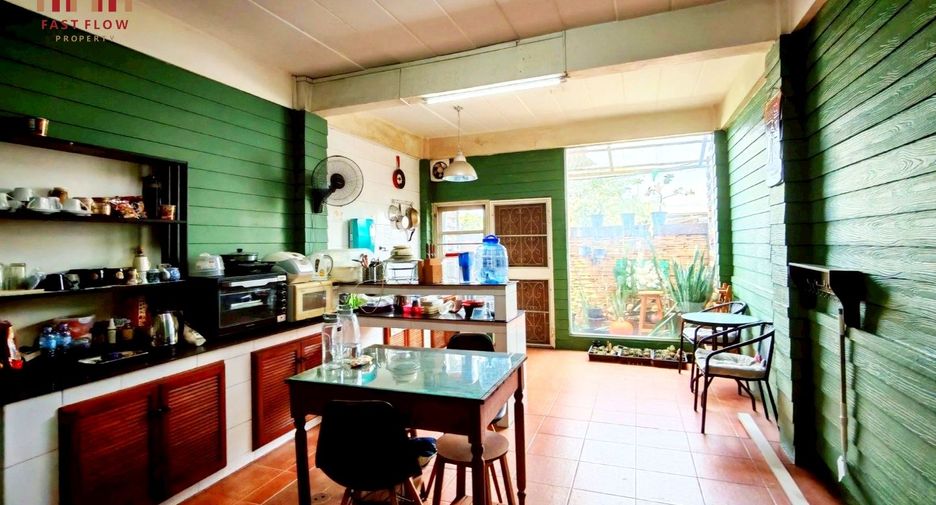 For sale 3 bedrooms retail Space in Lat Krabang, Bangkok