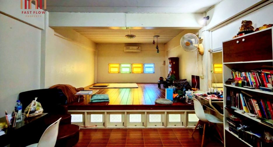 For sale 3 bedrooms retail Space in Lat Krabang, Bangkok