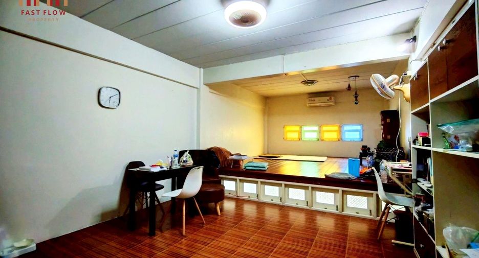 For sale 3 bedrooms retail Space in Lat Krabang, Bangkok