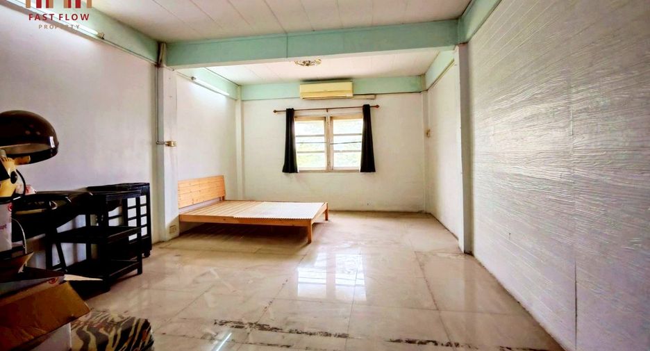 For sale 3 bedrooms retail Space in Lat Krabang, Bangkok