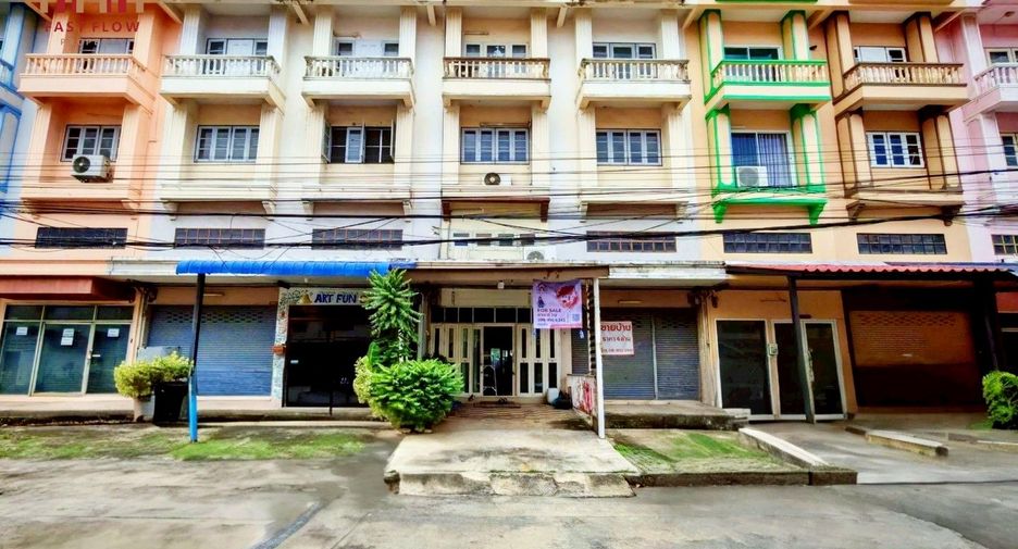 For sale 3 bedrooms retail Space in Lat Krabang, Bangkok