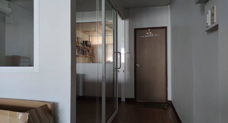 Gewerbefläche zum Kauf mit 4 Zimmer in Khlong Toei, Bangkok