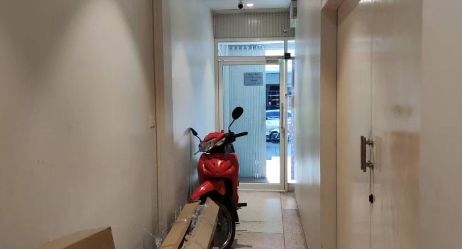 Gewerbefläche zum Kauf mit 4 Zimmer in Khlong Toei, Bangkok
