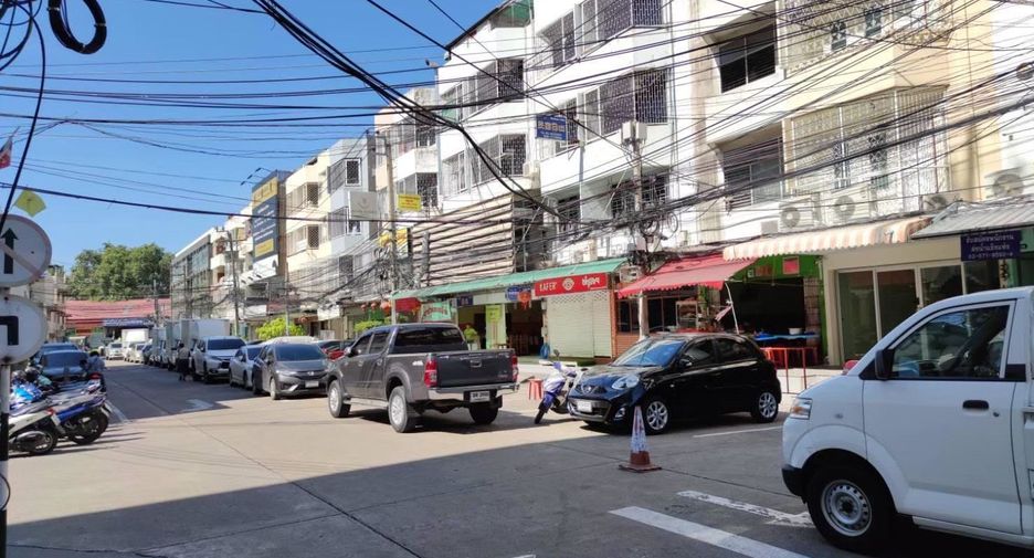 Gewerbefläche zum Kauf mit 4 Zimmer in Khlong Toei, Bangkok