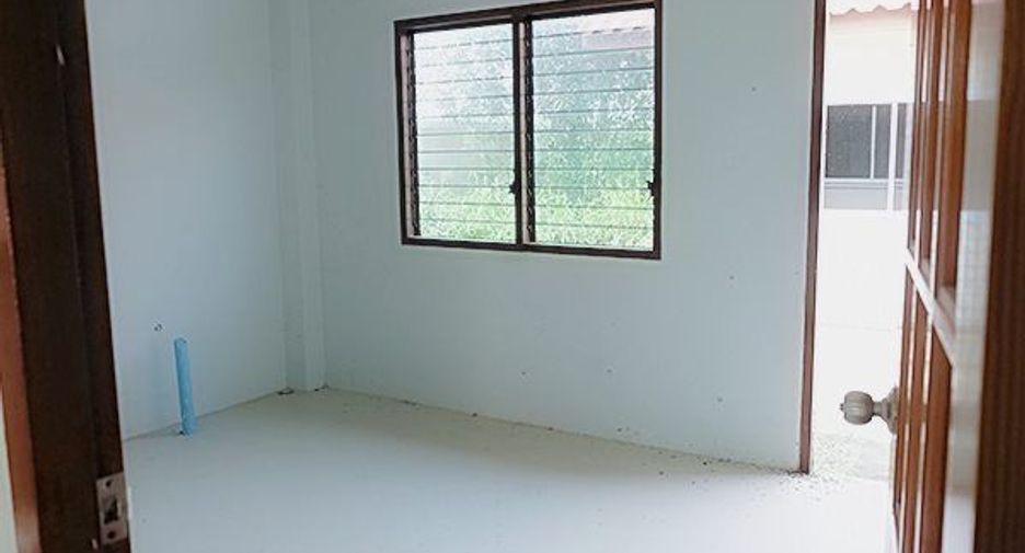 Продажа 5 спальни дом в Ban Bueng, Чонбури