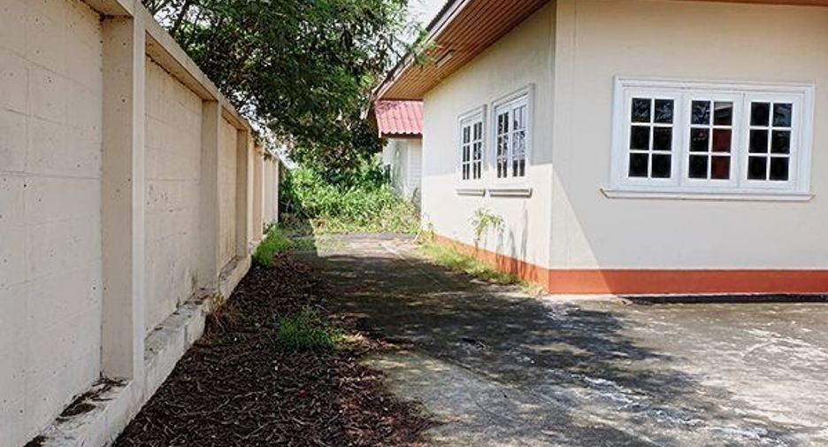 Продажа 5 спальни дом в Ban Bueng, Чонбури