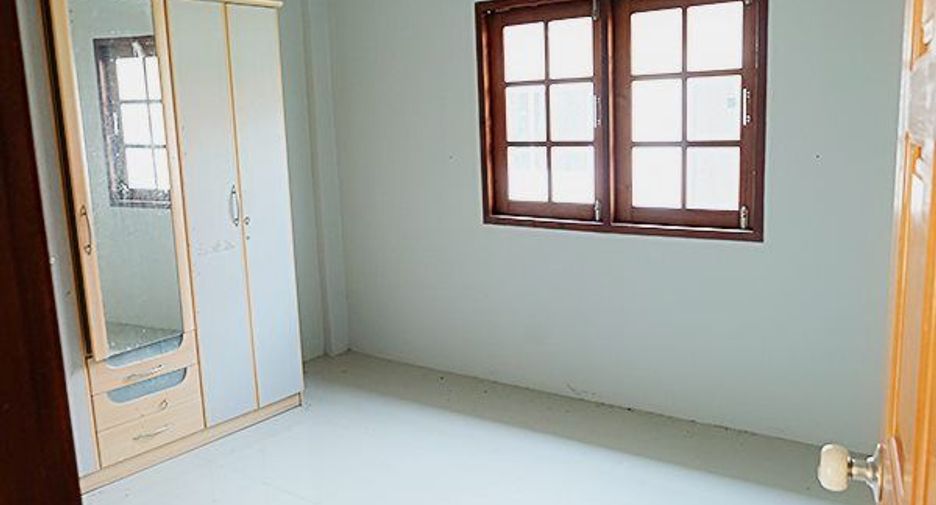 Продажа 5 спальни дом в Ban Bueng, Чонбури