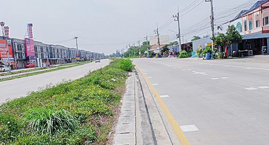 Local comercial en venta de 4 habitaciones en Ban Bueng, Chonburi