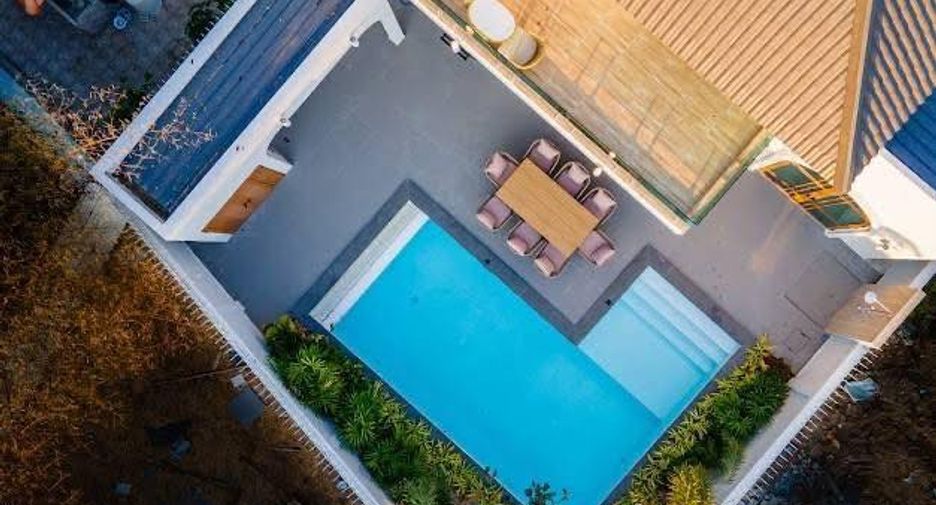 For rent 4 bedrooms villa in Bang Lamung, Chonburi