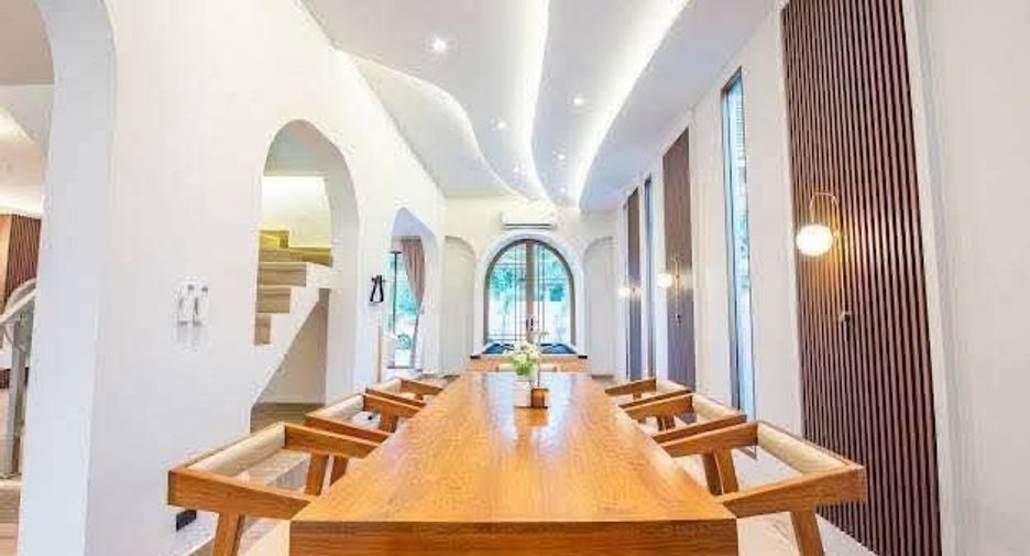 For rent 4 bedrooms villa in Bang Lamung, Chonburi