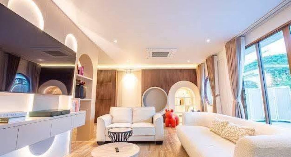 For rent 4 bedrooms villa in Bang Lamung, Chonburi