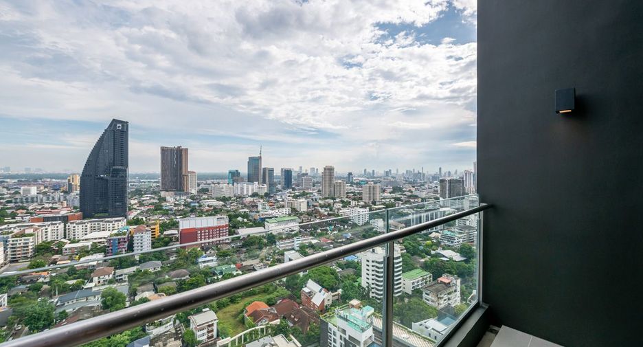Condo en alquiler y en venta de 2 habitaciones en Khlong Toei, Bangkok