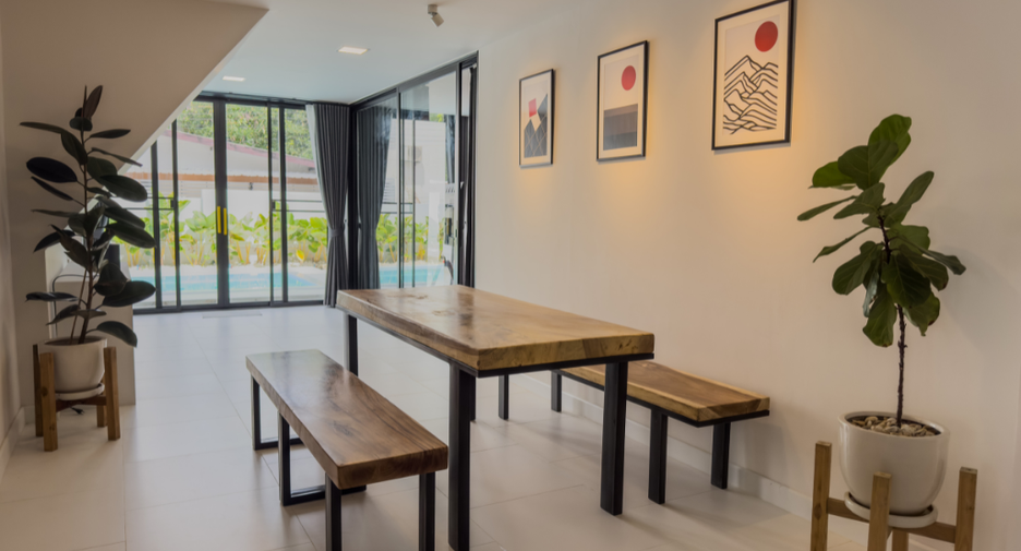 For rent 4 bedrooms villa in Mueang Chiang Mai, Chiang Mai