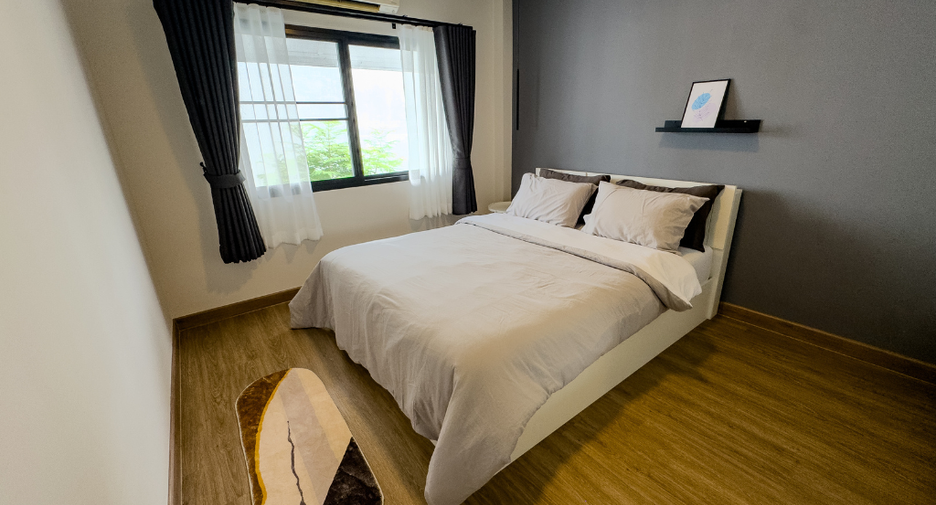 For rent 4 bedrooms villa in Mueang Chiang Mai, Chiang Mai