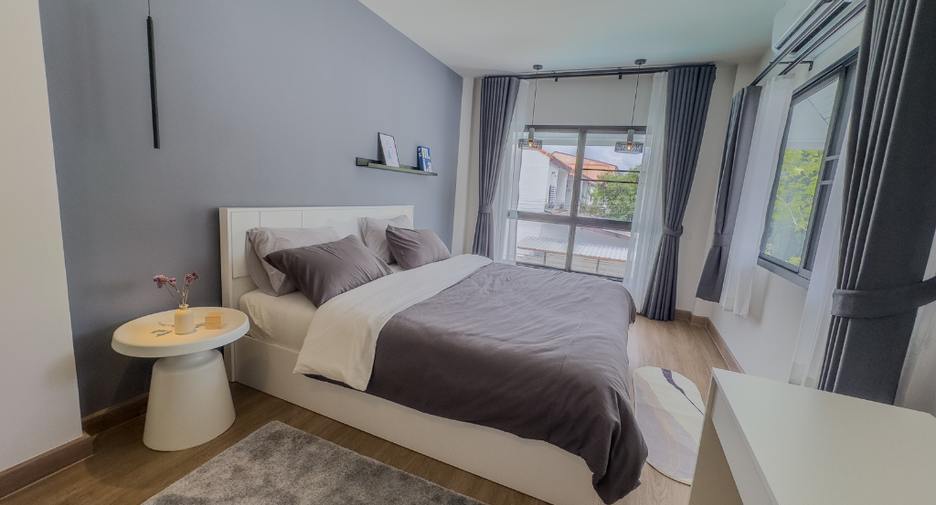 For rent 4 bedrooms villa in Mueang Chiang Mai, Chiang Mai