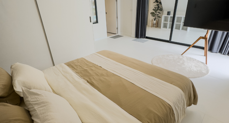 For rent 4 bedrooms villa in Mueang Chiang Mai, Chiang Mai