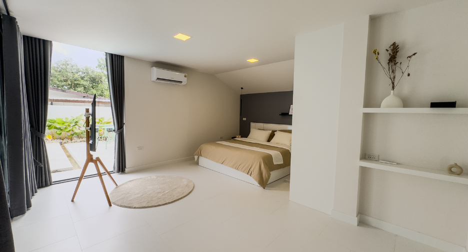 For rent 4 bedrooms villa in Mueang Chiang Mai, Chiang Mai