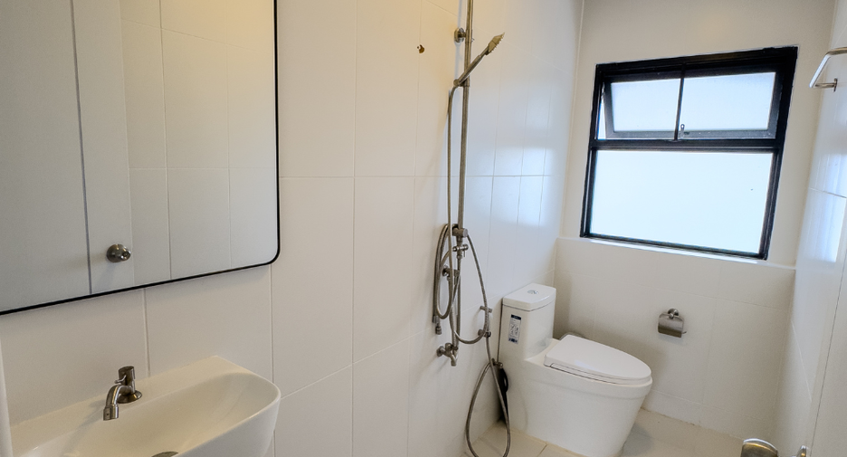 For rent 4 bedrooms villa in Mueang Chiang Mai, Chiang Mai