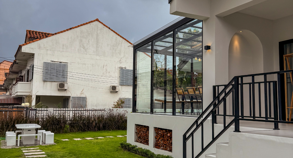 For rent 4 bedrooms villa in Mueang Chiang Mai, Chiang Mai