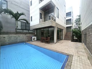 For sale 4 bed townhouse in Phaya Thai, Bangkok