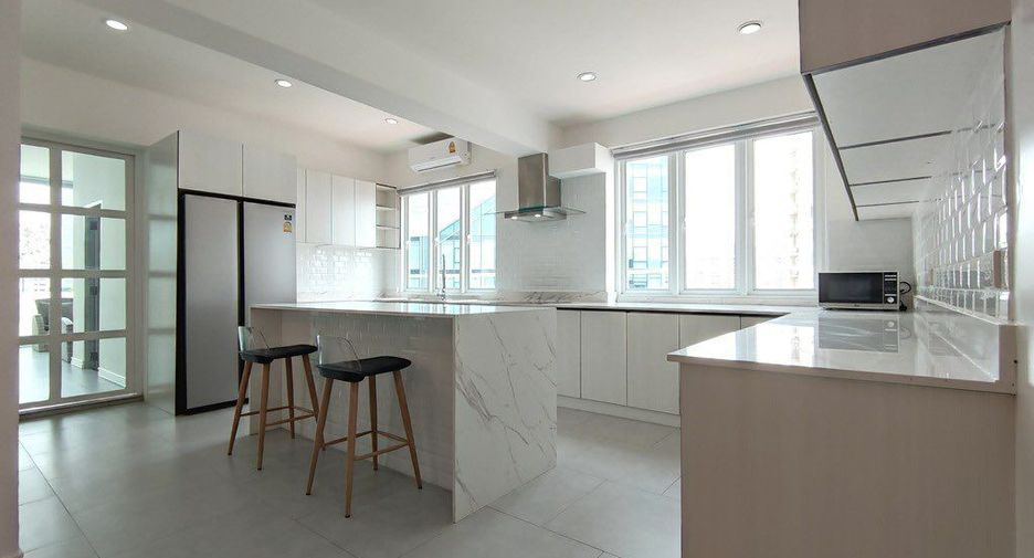 Apartment zur Miete mit 3 Zimmer in Watthana, Bangkok