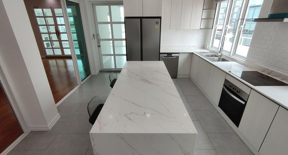Apartment zur Miete mit 3 Zimmer in Watthana, Bangkok