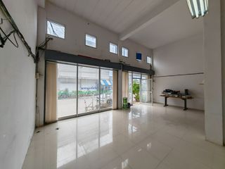 For sale 3 Beds retail Space in Krathum Baen, Samut Sakhon