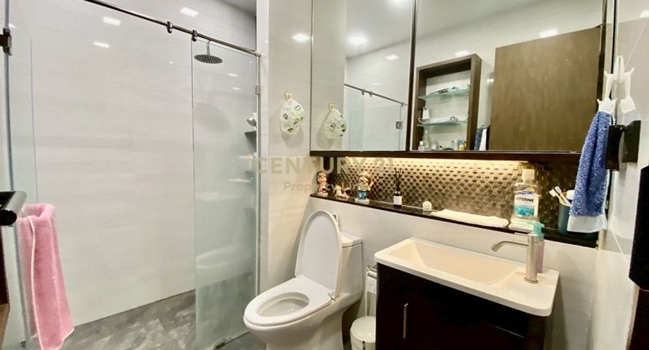 Casa adosada en venta de 2 habitaciones en Yan Nawa, Bangkok