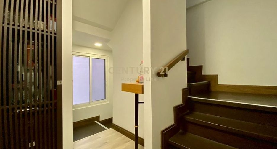 Casa adosada en venta de 2 habitaciones en Yan Nawa, Bangkok