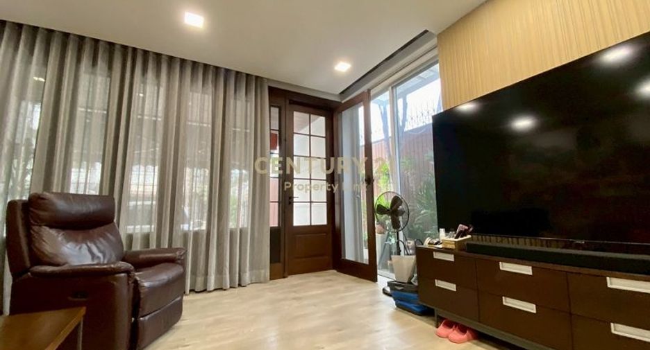 Casa adosada en venta de 2 habitaciones en Yan Nawa, Bangkok