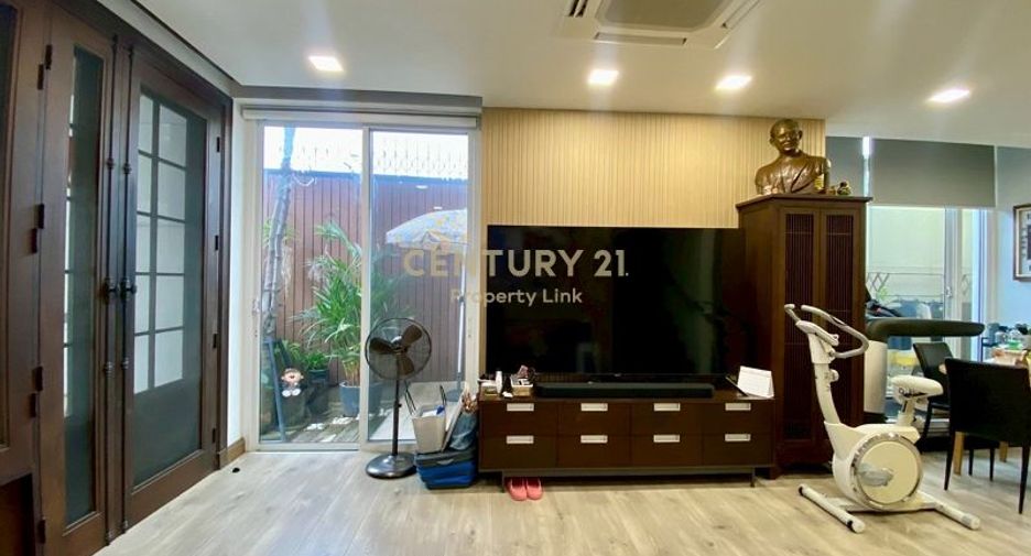 Casa adosada en venta de 2 habitaciones en Yan Nawa, Bangkok