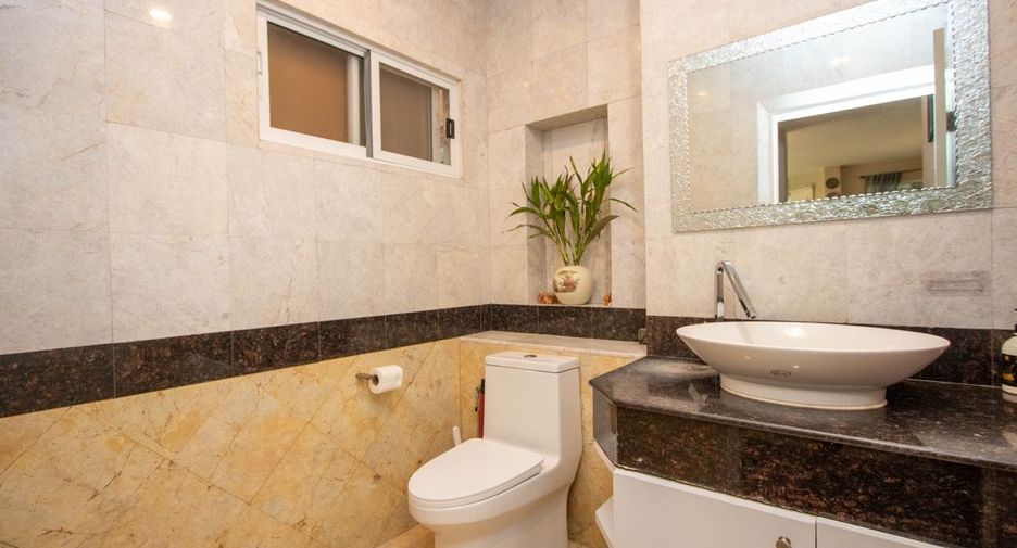 For sale 4 bedrooms house in Hang Dong, Chiang Mai