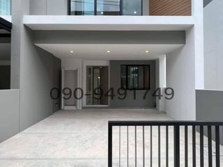For rent 4 bedrooms townhouse in Bang Khen, Bangkok