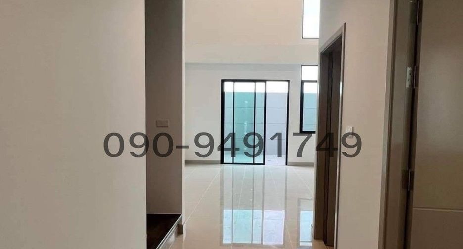 For rent 4 bedrooms townhouse in Bang Khen, Bangkok