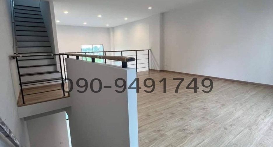 For rent 4 bedrooms townhouse in Bang Khen, Bangkok