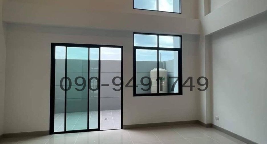 For rent 4 bedrooms townhouse in Bang Khen, Bangkok