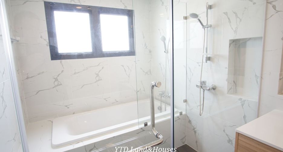 For rent 4 bedrooms house in Bang Phli, Samut Prakan