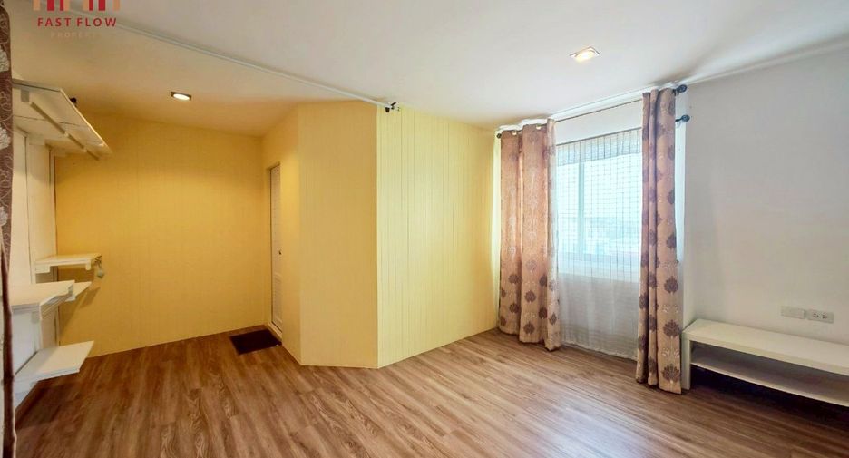 For sale 2 bedrooms condo in Wang Thonglang, Bangkok