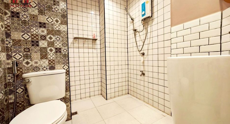 For sale 2 bedrooms condo in Wang Thonglang, Bangkok