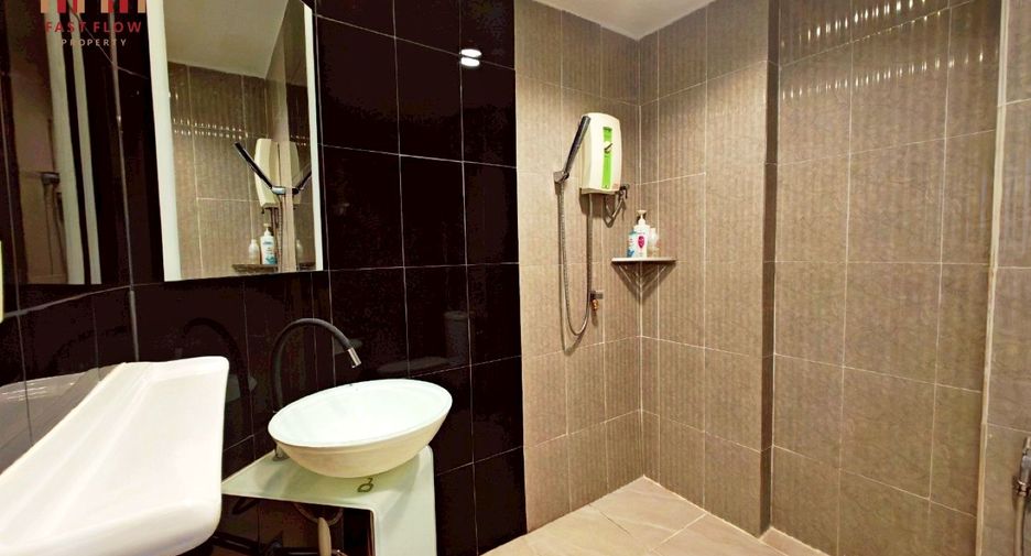 For sale 2 bedrooms condo in Wang Thonglang, Bangkok