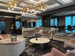 For rent 3 Beds condo in Pathum Wan, Bangkok