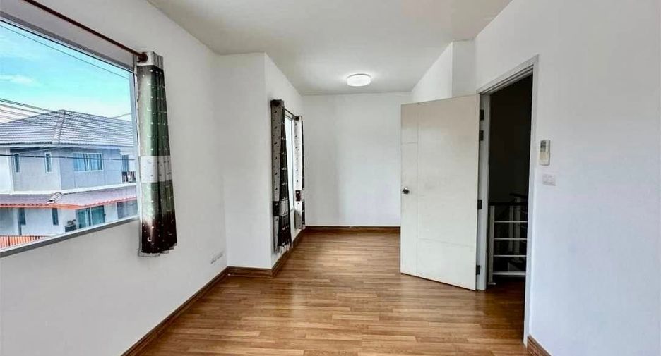 For rent and for sale 3 bedrooms townhouse in Si Racha, Chonburi
