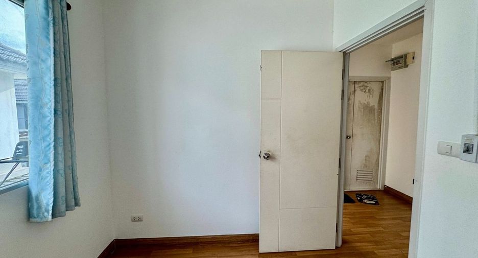 For rent and for sale 3 bedrooms townhouse in Si Racha, Chonburi