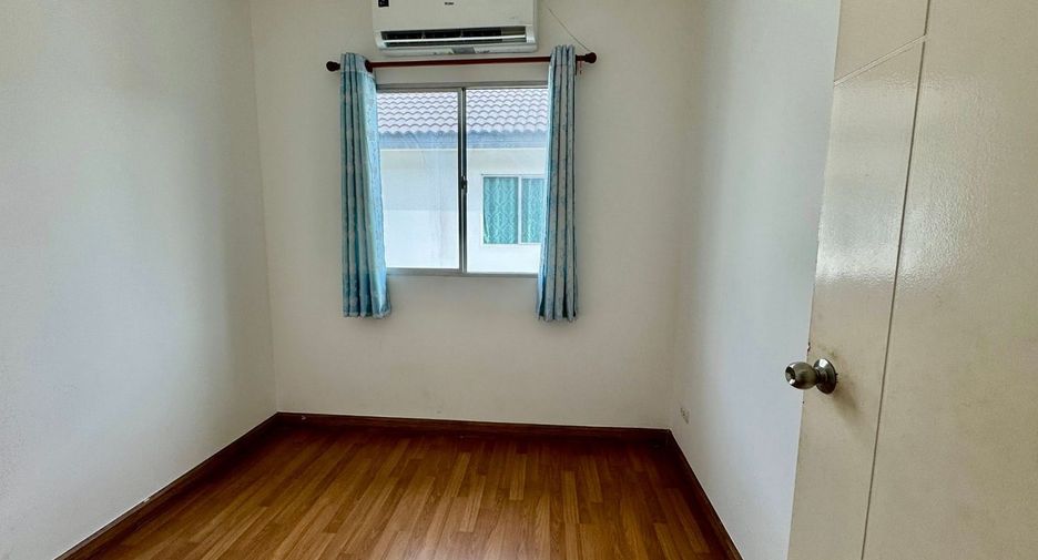 For rent and for sale 3 bedrooms townhouse in Si Racha, Chonburi