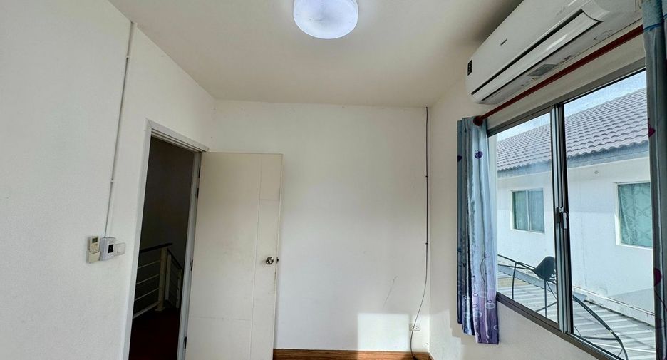 For rent and for sale 3 bedrooms townhouse in Si Racha, Chonburi