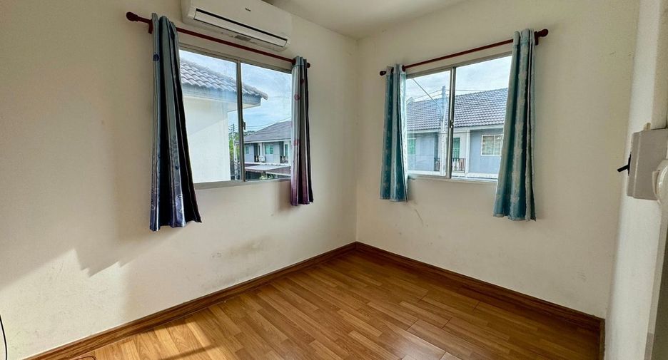 For rent and for sale 3 bedrooms townhouse in Si Racha, Chonburi
