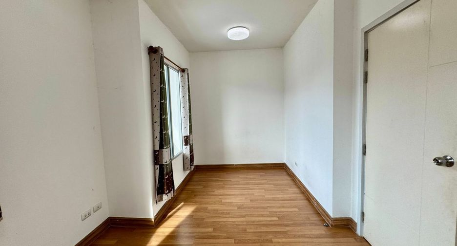 For rent and for sale 3 bedrooms townhouse in Si Racha, Chonburi
