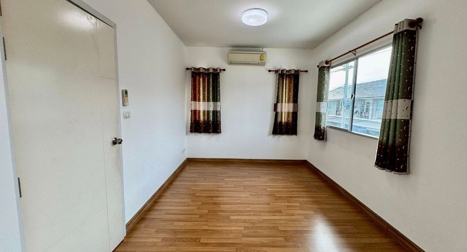 For rent and for sale 3 bedrooms townhouse in Si Racha, Chonburi