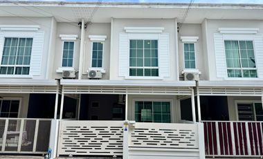 For rent 3 bedrooms townhouse in Si Racha, Chonburi
